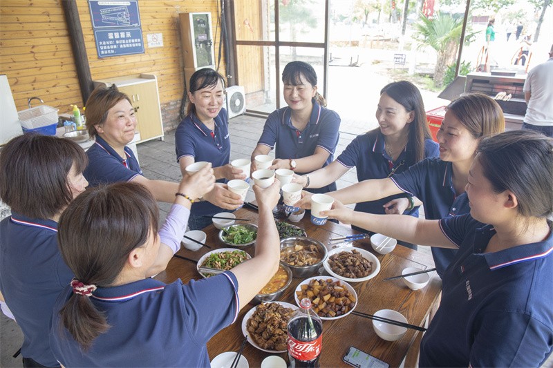 “六月蝶變 再創(chuàng)佳績(jī)”國(guó)林地板6月拓展PK會(huì)圓滿成功