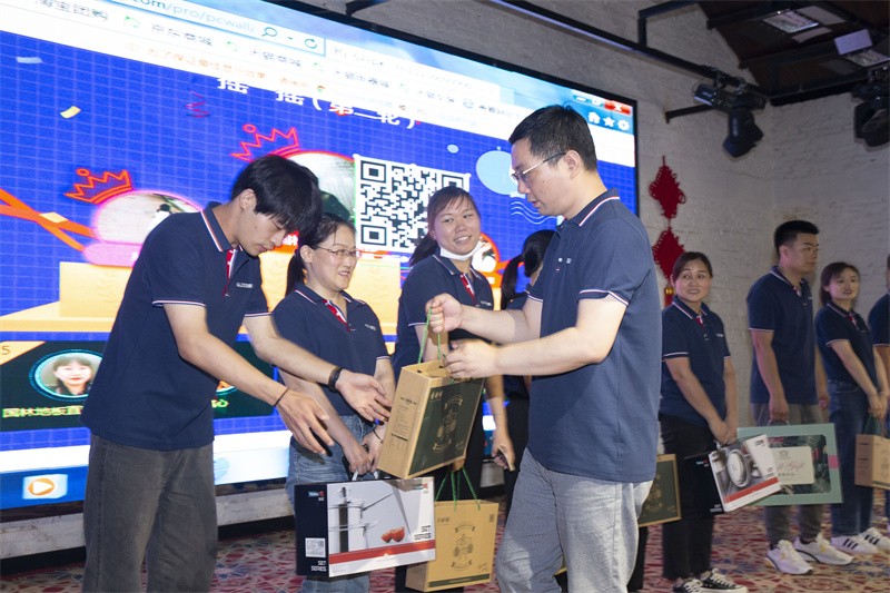 “六月蝶變 再創(chuàng)佳績(jī)”國(guó)林地板6月拓展PK會(huì)圓滿成功