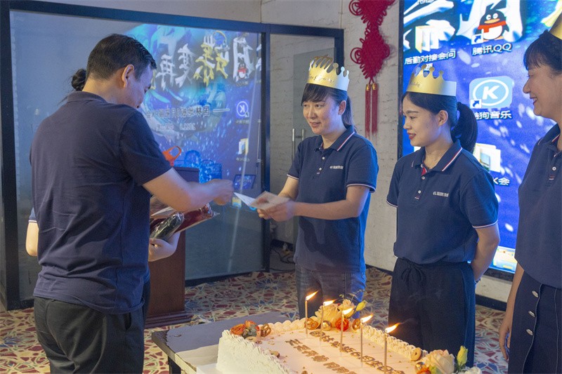 “六月蝶變 再創(chuàng)佳績(jī)”國(guó)林地板6月拓展PK會(huì)圓滿成功