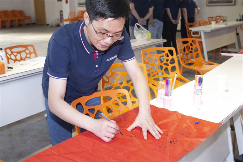 “六月蝶變 再創(chuàng)佳績(jī)”國(guó)林地板6月拓展PK會(huì)圓滿成功