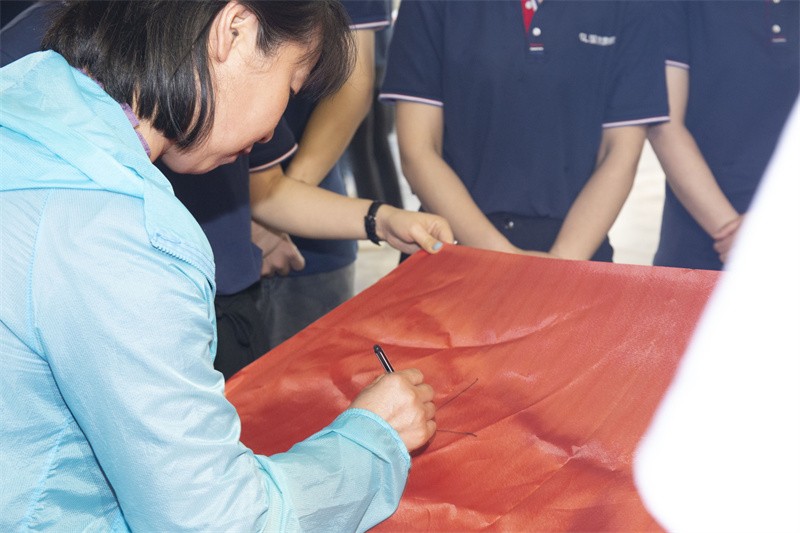 “六月蝶變 再創(chuàng)佳績(jī)”國(guó)林地板6月拓展PK會(huì)圓滿成功