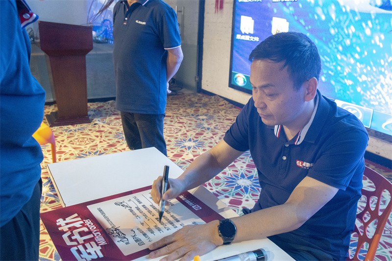 “六月蝶變 再創(chuàng)佳績(jī)”國(guó)林地板6月拓展PK會(huì)圓滿成功