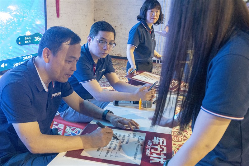 “六月蝶變 再創(chuàng)佳績(jī)”國(guó)林地板6月拓展PK會(huì)圓滿成功