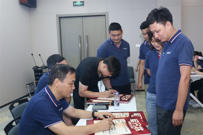 逆風(fēng)飛揚(yáng) 決戰(zhàn)7月——國(guó)林地板7月PK啟動(dòng)大會(huì)